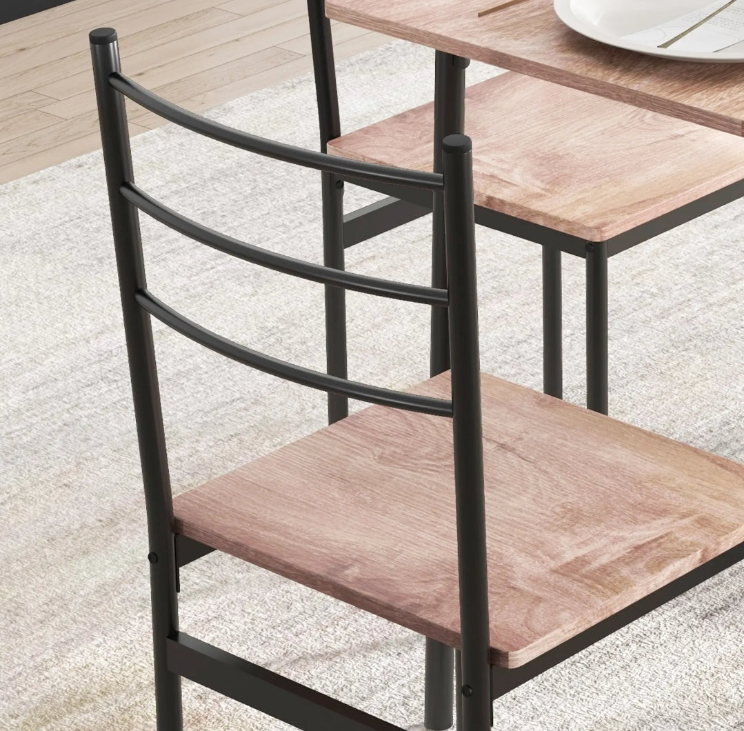 Conjunto Comedor Mesa y 4 Sillas Madera y Negro | MooM Decó