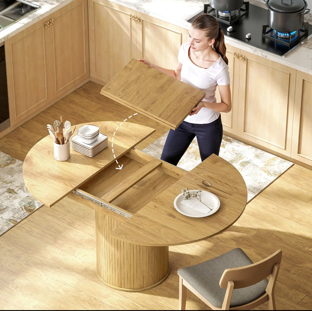 Mesa de Comedor Extensible Redonda a Ovalada para 6-8 Personas con Base Estriada y Acabado Madera Natural