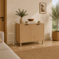 Aparador de Roble con Puertas de Lamas, Estante Ajustable y Patas de Madera Maciza